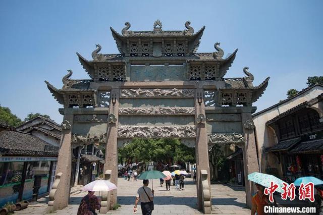 52岁的“康祈耀”成过气演员？回家乡清远连州趁墟没人认识